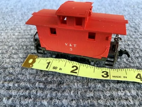 AB20 Vintage HO AHM Virginia & Trucker Caboose V & T # 5 Freight Car