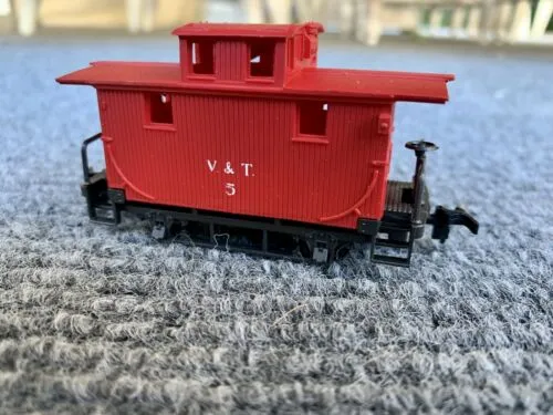 AB20 Vintage HO AHM Virginia & Trucker Caboose V & T # 5 Freight Car