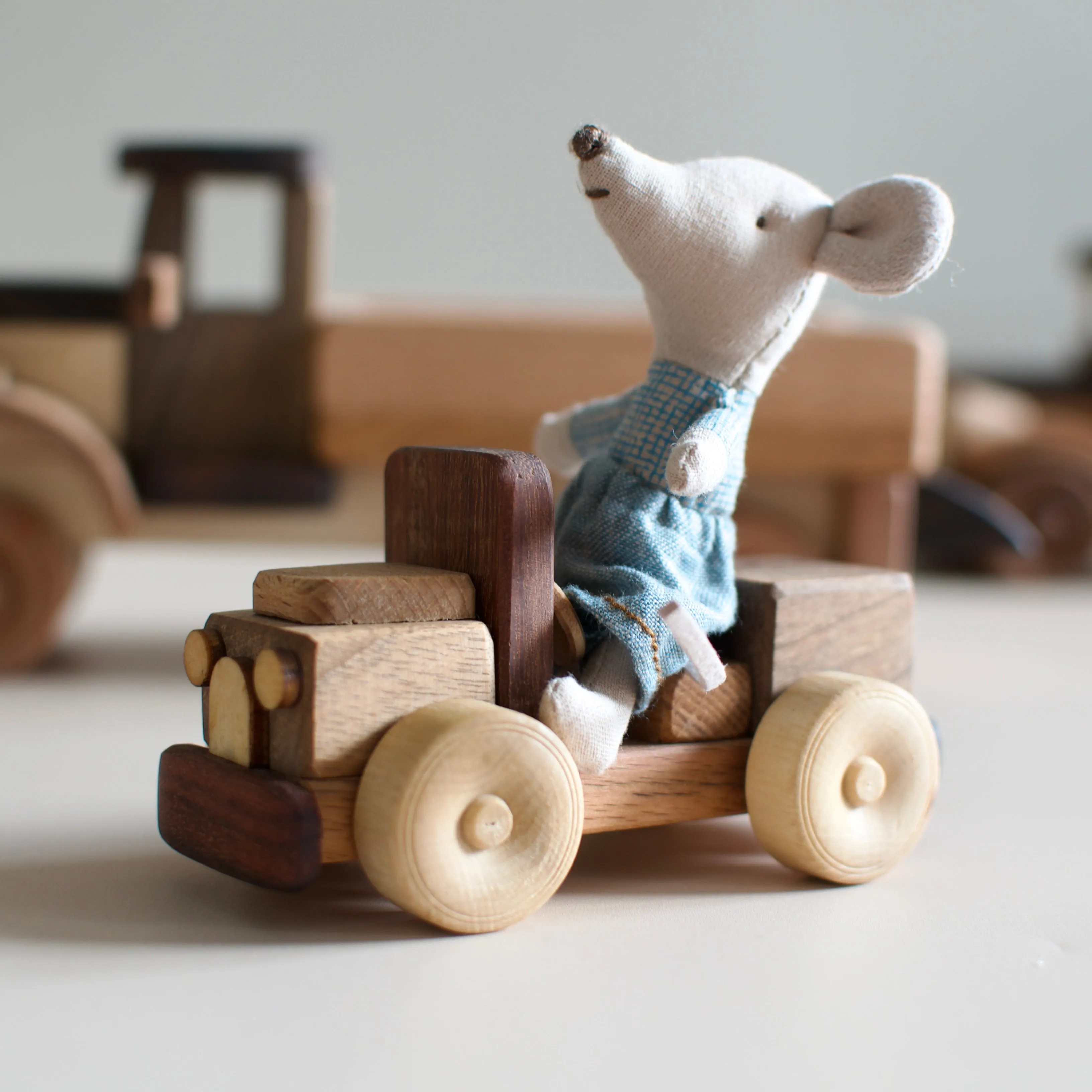 Wooden Tow Truck With Car - Alvara